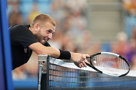 ATP-tenniksessä ryöpsähteli: yksi sätti tuomaria, toinen hakkasi mailalla