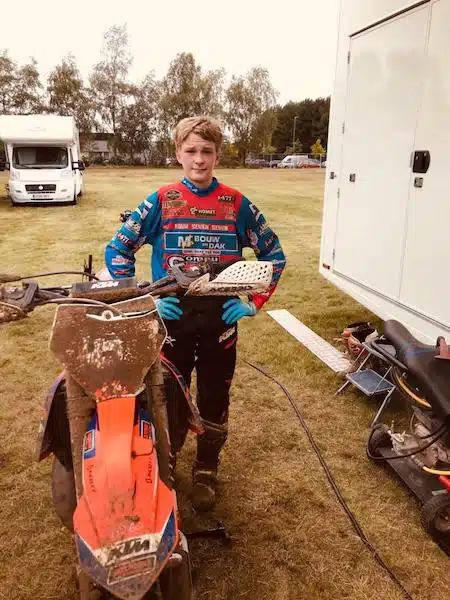 Mikä temppu! 13-vuotias suomalainen pisteille EM-sarjassa!