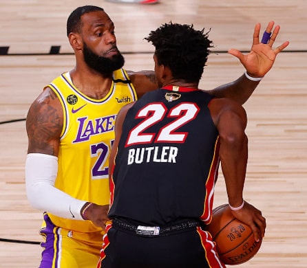 LeBron James täytti 36 vuotta ja venytti ennätysputkensa 1 000 otteluun