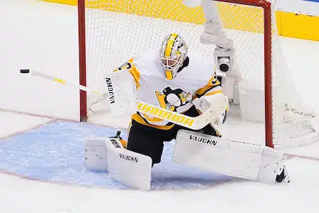 27-vuotias Stanley Cup -voittaja saamassa tylyt lähtöpassit NHL:ssä