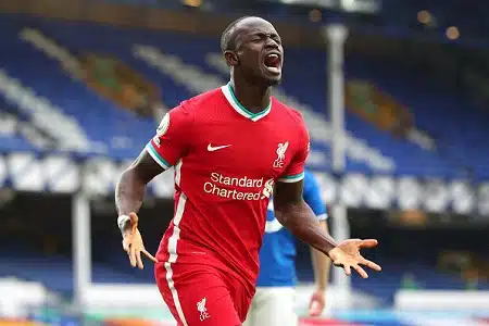 Liverpoolin tähtihyökkääjä vahvojen siirtohuhujen kohteena – "Olen onnellinen Liverpoolissa" Liverpoolin tähtihyökkääjä vahvojen siirtohuhujen kohteena – ”Olen onnellinen Liverpoolissa”