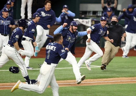 World Series 2020: Lauantaiottelusta klassikko, sarja venyy ainakin kuuteen otteluun