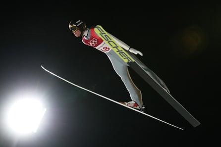 Mäkihypyn olympiavoittaja tekee comebackin