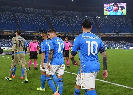 Tunteet pinnassa ja kyyneleet silmissä Napolissa - Mertens pyysi anteeksi Maradonalta Tunteet pinnassa ja kyyneleet silmissä Napolissa – Mertens pyysi anteeksi Maradonalta
