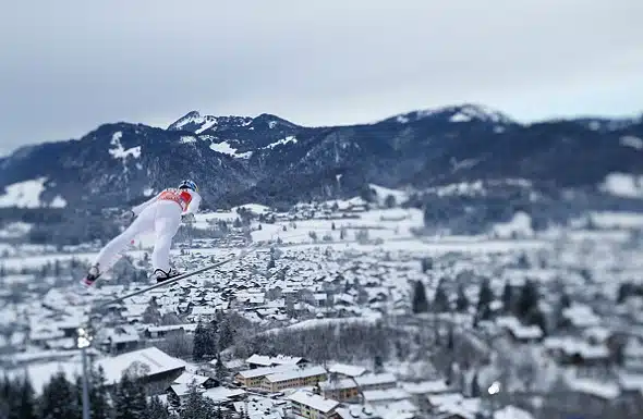 Antti Aalto ja Niko Kytösaho eivät selvinneet toiselle kierroksella mäkiviikon viimeisessä kisassa Antti Aalto ja Niko Kytösaho eivät selvinneet toiselle kierroksella mäkiviikon viimeisessä kisassa