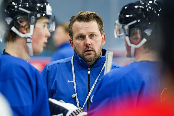 Nuorten Leijonien valmentaja varoittaa ”pahimmasta miinasta” - Antti Pennanen STT:lle: ”Tällaisilla on turha spekuloida” Nuorten Leijonien valmentaja varoittaa ”pahimmasta miinasta” – Antti Pennanen STT:lle: ”Tällaisilla on turha spekuloida”