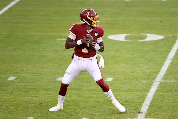 NFL-tähti vieraili ilman maskia strippiklubilla – potkut tuli