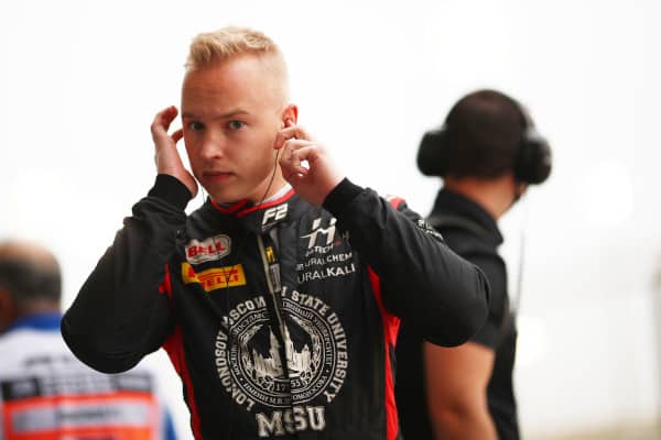 Potkut saanut venäläinen F1-kuski haastaa entisen tallinsa oikeuteen - ei tuomitse Venäjän sotaa Ukrainaa kohtaan Potkut saanut venäläinen F1-kuski haastaa entisen tallinsa oikeuteen – ei tuomitse Venäjän sotaa Ukrainaa kohtaan