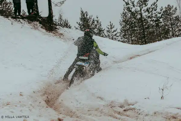 Pohjola johdossa hurjasta kaatumisesta huolimatta – ”Vähän alkoi iskeä paniikki”