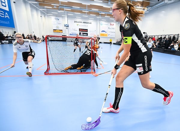 F-liiga: Elli Kylmäluoma iski jälleen jatkoajalla – Kooveen vuoro taipua SSRA:lle