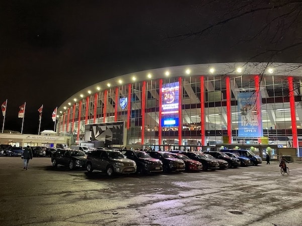 "Joskus huutaminen auttaa" - HIFK laittoi pystyyn huutokaupan minkä tarkoituksena on tukea seuraa ”Joskus huutaminen auttaa” – HIFK laittoi pystyyn huutokaupan minkä tarkoituksena on tukea seuraa