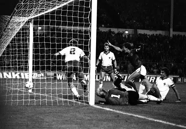 Suomi yllätti futiksessa 1970-luvulla – ” Osalla alkoholi ja tämmöiset asiat veivät sivuraiteelle” Suomi yllätti futiksessa 1970-luvulla – ” Osalla alkoholi ja tämmöiset asiat veivät sivuraiteelle”