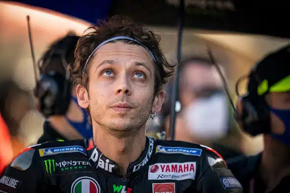 Valentino Rossi toteuttaa unelmansa autourheilussa – legendaarinen kuljettaja tekee paluun tositoimiin 10 kisan ohjelmalla