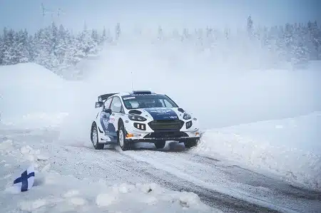 Valtteri Bottaksen vuoden 2021 ensimmäinen kisa sai sinetin – WRC-autolla lumiränneihin