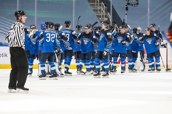 Tässä on jääkiekon nuorten MM-kisojen puolivälieräottelujen aikataulu Tässä on jääkiekon nuorten MM-kisojen puolivälieräottelujen aikataulu