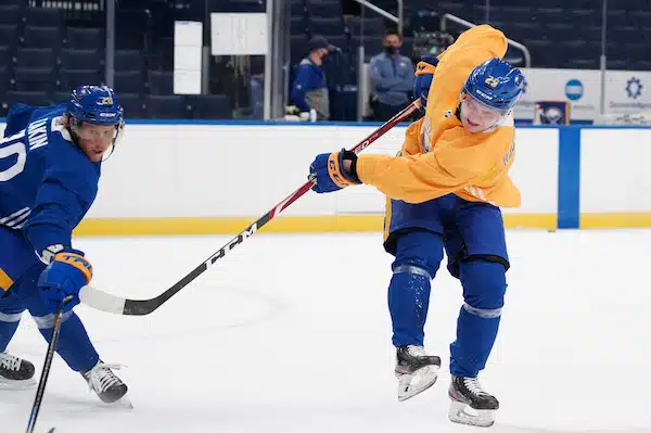 NHL-seura päätyi kovaan ratkaisuun – kaksi suomalaista samalla oven avauksella farmiin