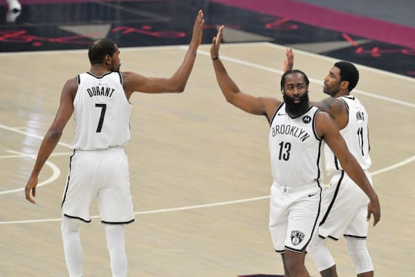 NBA:n siirtomarkkinat alkoivat melkoisella uutispommilla - Kevin Durant vaatii siirtoa NBA:n siirtomarkkinat alkoivat melkoisella uutispommilla – Kevin Durant vaatii siirtoa