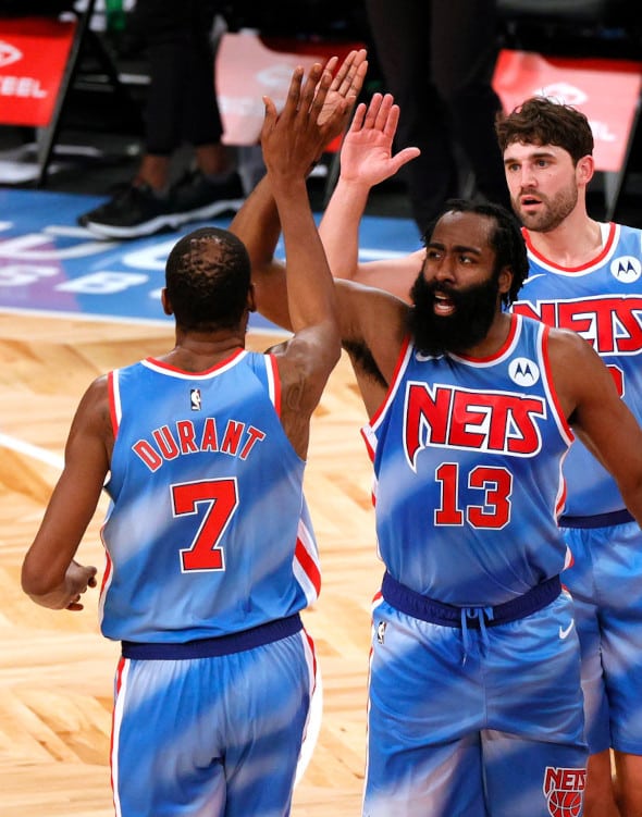 Kevin Durantin häikäisevä iltapuhde vei Brooklynin voiton päähän jatkopaikasta