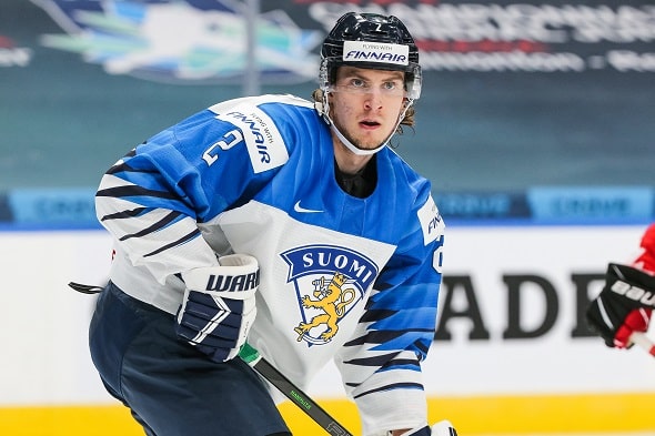 Nuorten Leijonien puolustajan lataus on tapissa: ”Mikäs sen hienompaa kuin päästä pelaamaan selkä seinää vasten” Nuorten Leijonien puolustajan lataus on tapissa: ”Mikäs sen hienompaa kuin päästä pelaamaan selkä seinää vasten”