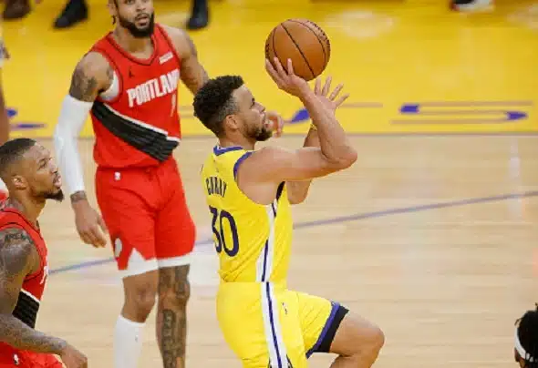 NBA-mestari väisti luodin – Stephen Curry pisti pystyyn historiallisen näytöksen