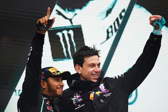 Mercedeksen Toto Wolff tyrmää kuskihuhut – ”Paskapuhetta”