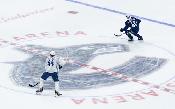 Vancouver Canucks "kaappasi" toisen NHL-seuran ykköskierroksen varauksen Vancouver Canucks ”kaappasi” toisen NHL-seuran ykköskierroksen varauksen