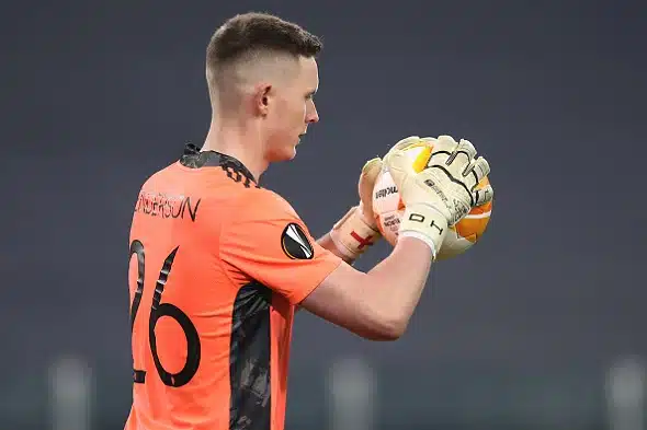 Pelaaja syyttää ManU:a lupauksen pettämisestä: ”Rikollista minun iässäni” Pelaaja syyttää ManU:a lupauksen pettämisestä: ”Rikollista minun iässäni”