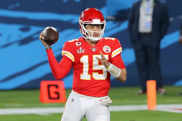 Suursuosikit pitivät pintansa NFL:n pudotuspeleissä - Eagles murjoi sensaatiojoukkueen pahasti Suursuosikit pitivät pintansa NFL:n pudotuspeleissä – Eagles murjoi sensaatiojoukkueen pahasti