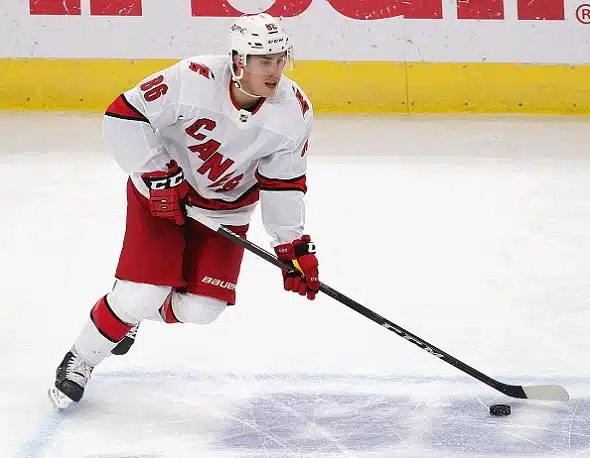 Teuvo Teräväinen kävi lähellä voittomaalia - Antti Raanta heitti hauskan kuitin Teuvo Teräväinen kävi lähellä voittomaalia – Antti Raanta heitti hauskan kuitin