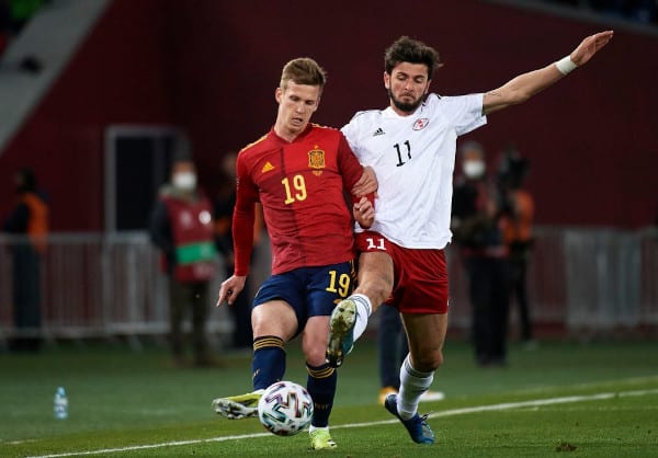 Espanja kävi lähellä fiaskoa, ja nyt valmentaja on huolissaan jo Kosovostakin