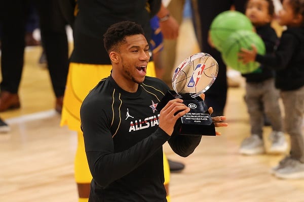 Giannis MVP – NBA:n tähdistöottelussa tehtiin 320 pistettä