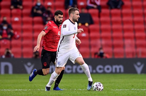 Luke Shaw nousee uudelleen Englannin avainpelaajiin – ”Kaksi vuotta jouduin katsomaan syrjästä”