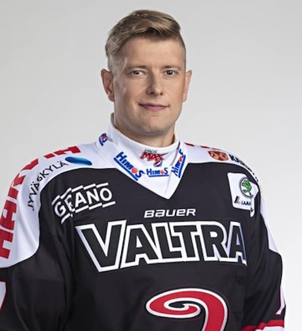 Liiga-puolustajalle upea tasaluku täyteen – ura alkoi jo kaudella 2003-2004