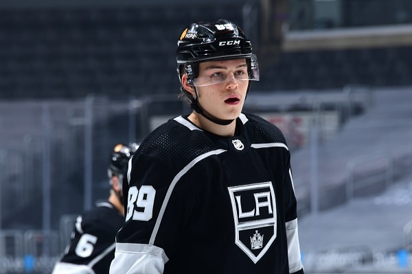 Suomalaishyökkääjä nostettiin NHL:ään Suomalaishyökkääjä nostettiin NHL:ään