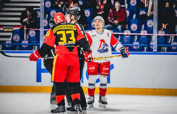 Ukraina kärsii –  samaan aikaan Suomen ”jääkiekkosankari” Teemu Pulkkinen oli töissä jouluaattona Venäjällä