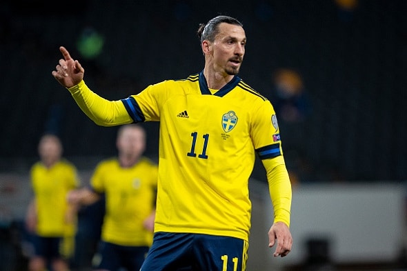 Zlatan Ibrahimovic palasi 1 737 päivän poissaolon jälkeen tehokkaasti Ruotsin maajoukkueeseen - yllätti kaikki jo ennen ottelun alkua Zlatan Ibrahimovic palasi 1 737 päivän poissaolon jälkeen tehokkaasti Ruotsin maajoukkueeseen – yllätti kaikki jo ennen ottelun alkua