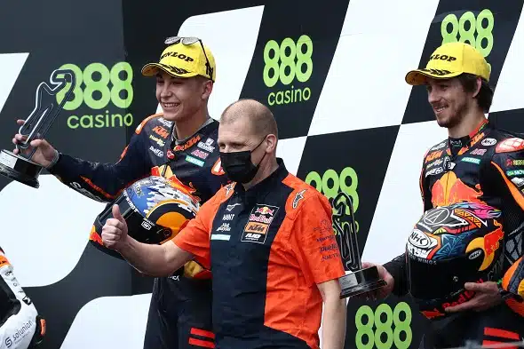 Aki Ajo takoo tallipäällikkönä lisää maailmanmestaruuksia – taas kaksoisvoitto!