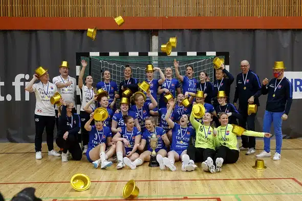 Dicken juhlii käsipallon SM-kultaa – HIFK kaatui suoraan kolmessa ottelussa