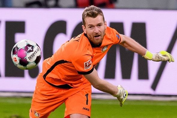 Lukas Hradecky – ”Montenegro ampui omaan nilkkaan, tyhmiä tilanteita” Lukas Hradecky – ”Montenegro ampui omaan nilkkaan, tyhmiä tilanteita”