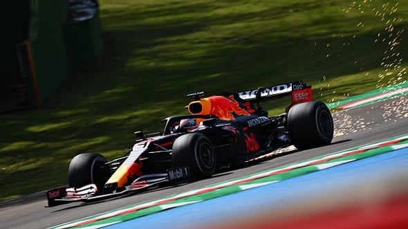 Hurja veto! Max Verstappen suorastaan nöyryytti Mercedestä Hurja veto! Max Verstappen suorastaan nöyryytti Mercedestä