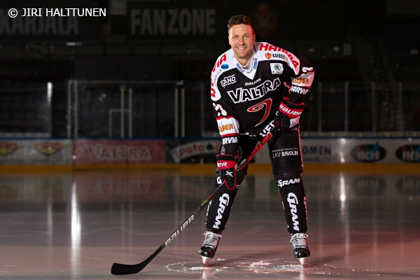 Jääkiekkoilija Ossi Louhivaara lopettaa keväällä