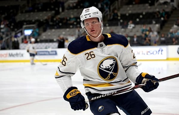 Nuori NHL-tähti kirjoitti seurahistoriaa uusiksi - seuralla menossa taas karmea kausi Nuori NHL-tähti kirjoitti seurahistoriaa uusiksi – seuralla menossa taas karmea kausi