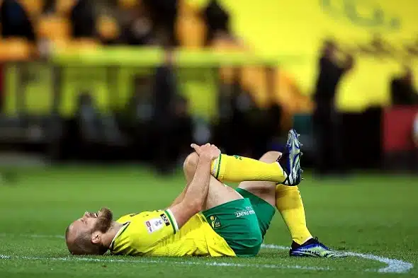 Norwichin valmennusjohdolle harmaita hiuksia – Teemu Pukki joutuu röntgen-kuvaukseen
