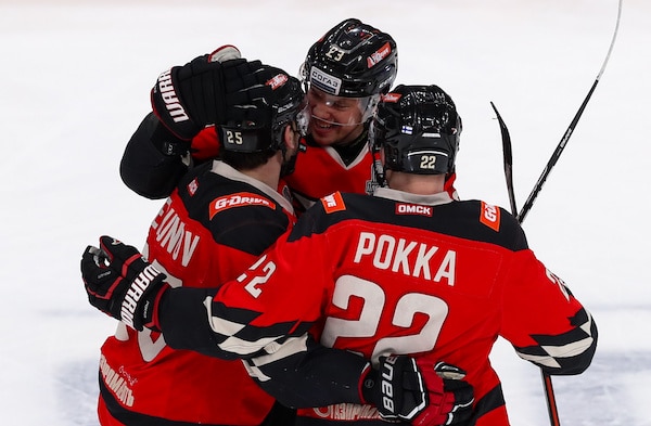 Suomalaispelaajien joukkopako KHL:stä jatkuu - lähde: nämä kaksi pelaajaa jättävät seuransa lauantaina Suomalaispelaajien joukkopako KHL:stä jatkuu – lähde: nämä kaksi pelaajaa jättävät seuransa lauantaina