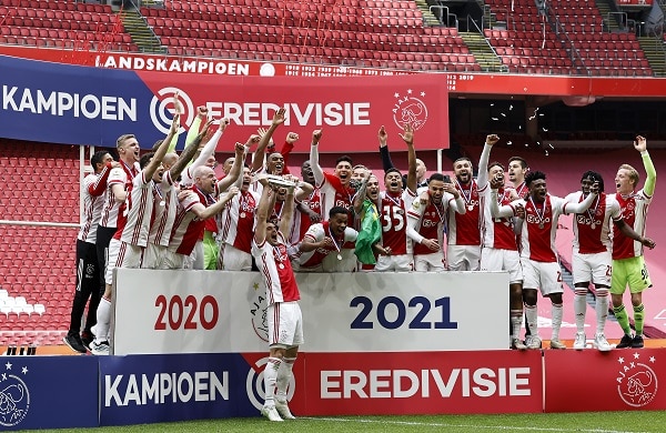 Juhli Jari Litmasen kanssa Mestareiden liigassa - hollantilaislegenda joutui lähtemään Ajaxista naisille lähetettyjen törkyviestien takia Juhli Jari Litmasen kanssa Mestareiden liigassa – hollantilaislegenda joutui lähtemään Ajaxista naisille lähetettyjen törkyviestien takia