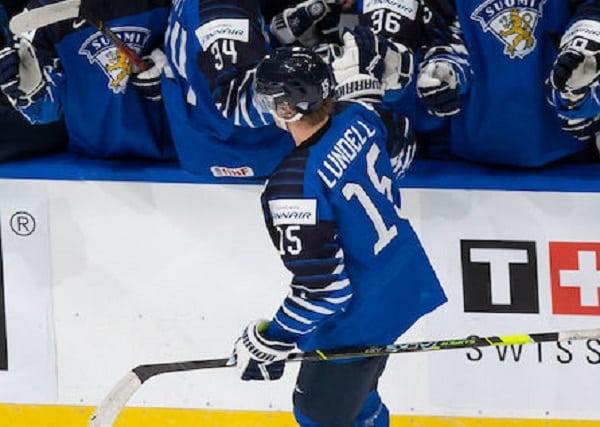 Anton Lundell iloitsi NHL-sopimuksestaan – kertoi todistaneensa MM-kisoissa yhden asian Anton Lundell iloitsi NHL-sopimuksestaan – kertoi todistaneensa MM-kisoissa yhden asian