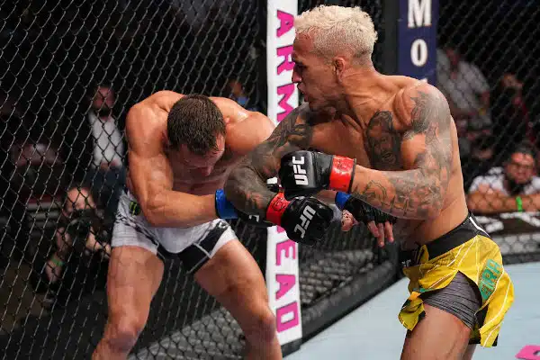 ”Minähän sanoin, että tyrmään” – UFC:n mestaruus tuli yli 10 vuoden odotuksen jälkeen