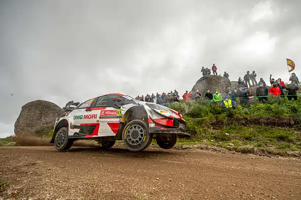 Toyota-kuski ajoi rajusti ulos MM-rallissa – näin huonoon kuntoon auto meni