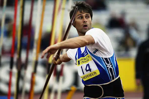 Sata metriä oli vaarassa, kun Jan Zelezny heitti keihään ME-luvut päivälleen 25 vuotta sitten