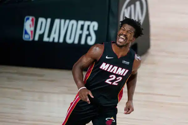 Jimmy Butler hurjastelutuulella – Miami Heat vei ratkaisun seiskapeliin NBA:ssa